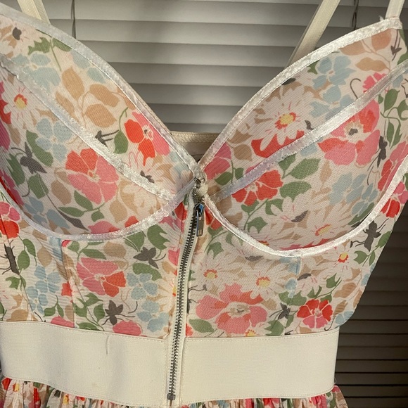 “RACHAEL & CHLOE FLOWER DRESS” - Picture 4 of 8